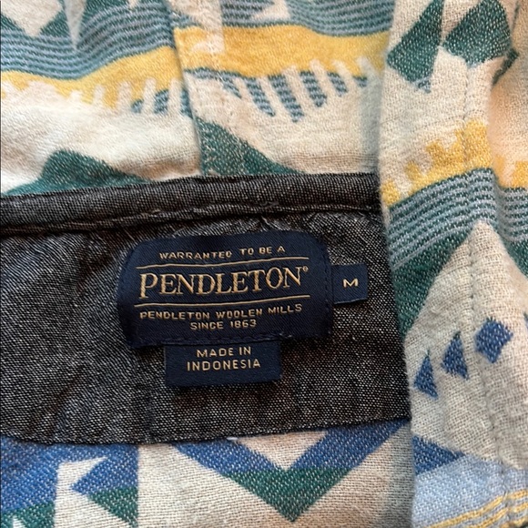 Pendleton Geometric Patterned Garment - Picture 2 of 3